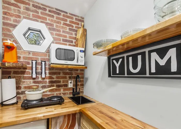 Secluded Tiny Home In Exclusive Paris Mountain!