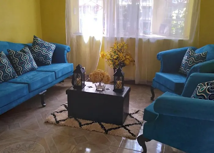 Room In House - Charming Kingston Getaway - Private Room With Shared Facilities