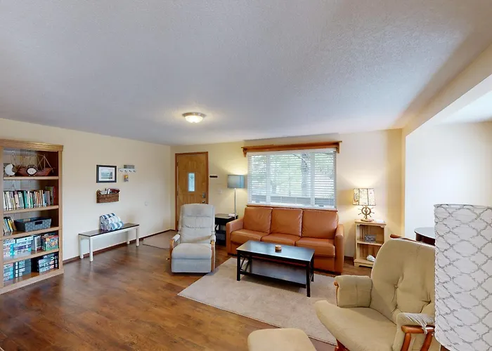 2 Bed 1 Bath Vacation Home In Seaside