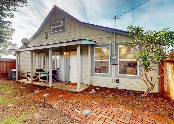 Oceanfront Elk Cottage - Deck Views & 7 Acres