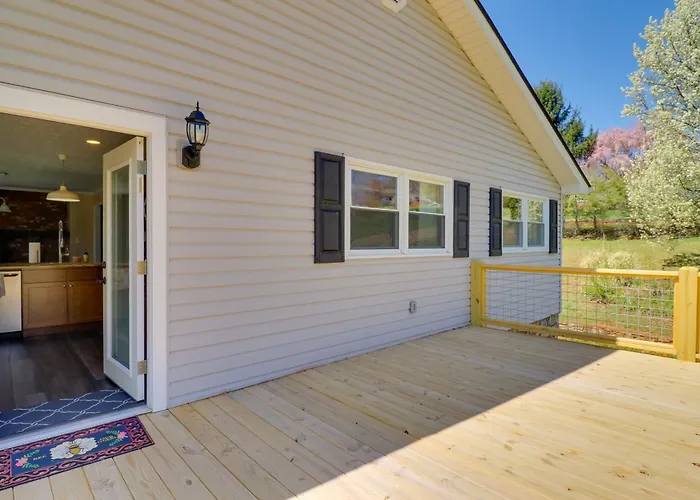 Modern Retreat Near Smoky Mtns & Asheville!