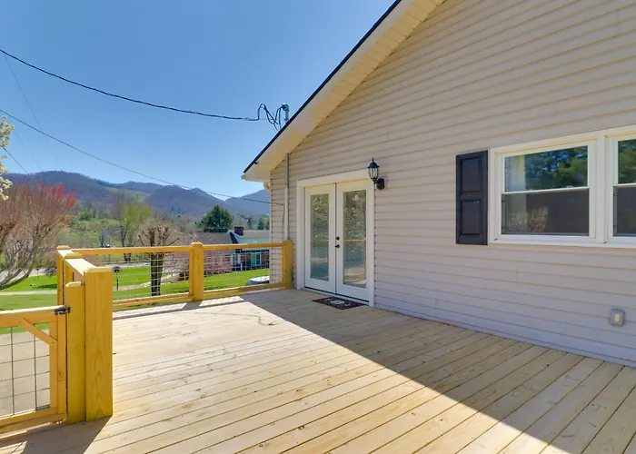 Modern Retreat Near Smoky Mtns & Asheville!