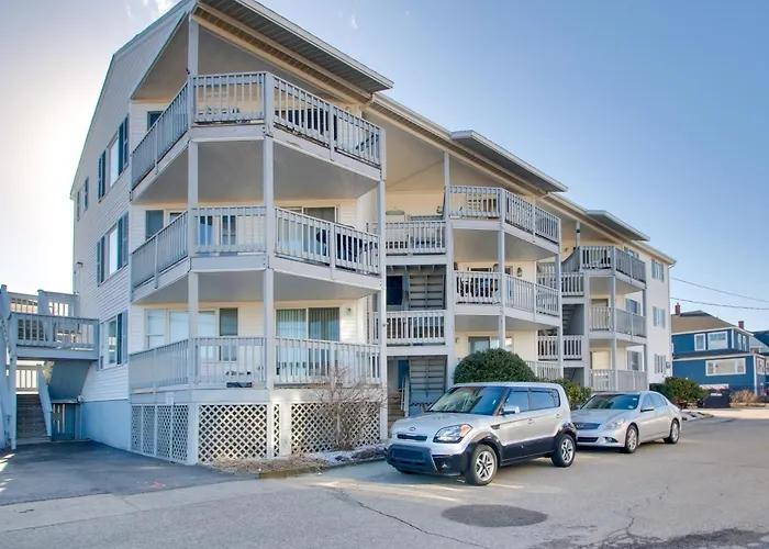 Beachfront Old Orchard Beach Condo W/ Balcony