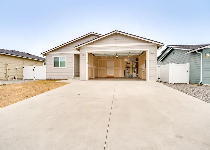 Charming Home W/ Mtn & Columbia River Views!