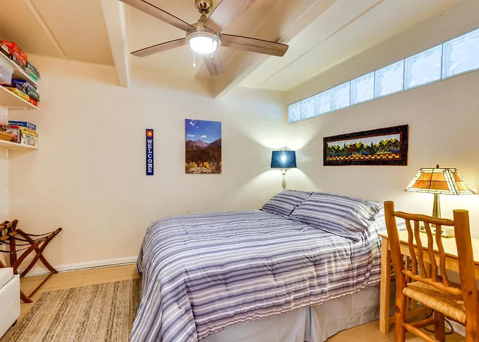 Mtn & Reservoir Views: Cozy Dillon Condo!