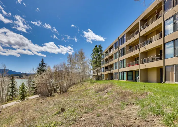 Mtn & Reservoir Views: Cozy Dillon Condo!