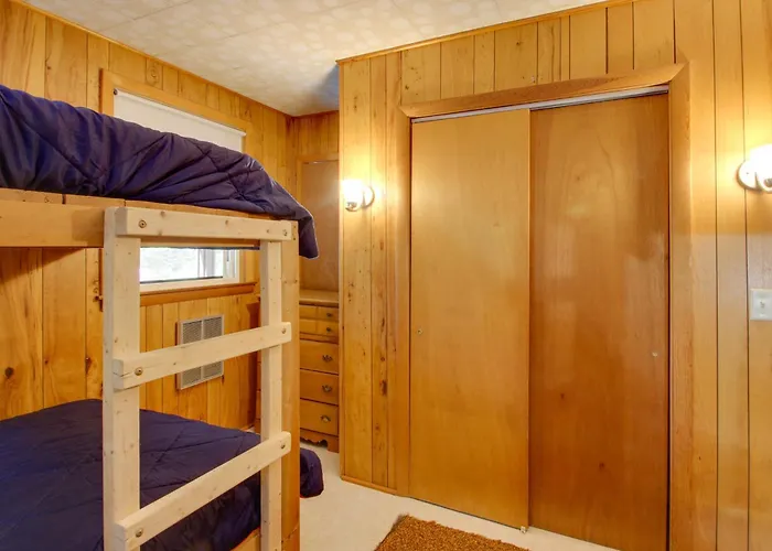 'The Birches' Raymond Getaway W/ Beach & Boat Dock