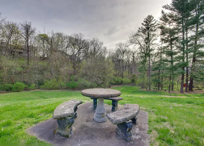 Charming Jefferson City Home: 2 Mi To Downtown!