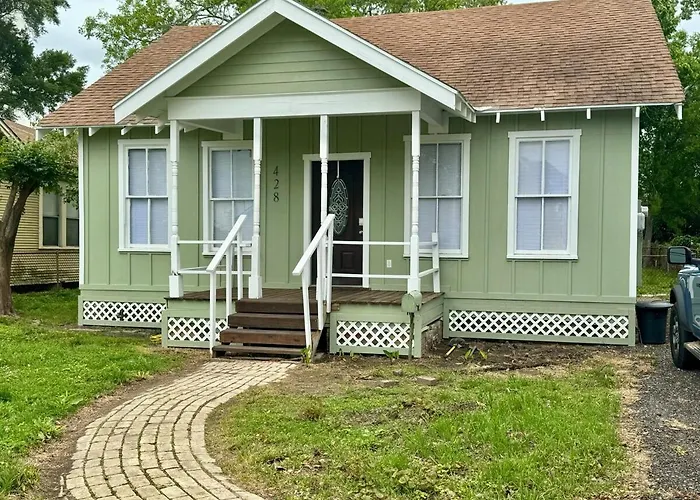 Bright & Airy 2Br 1Ba Home Near The Riverfront