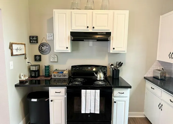 Bright & Airy 2Br 1Ba Home Near The Riverfront