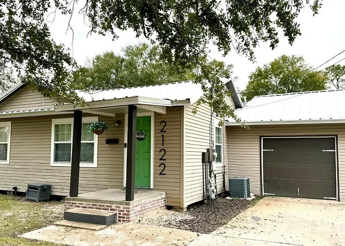 Relax & Unwind In 2Br 1Ba Home In Quiet Neighborhood