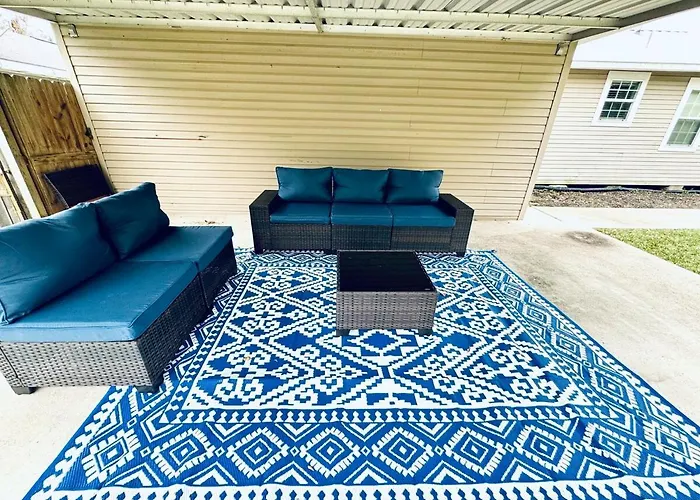 Relax & Unwind In 2Br 1Ba Home In Quiet Neighborhood