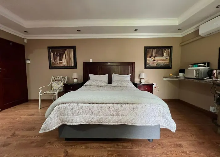 Spies Villa - Fast Wi-Fi, Netflix, Dstv, Solar, Certified Water System
