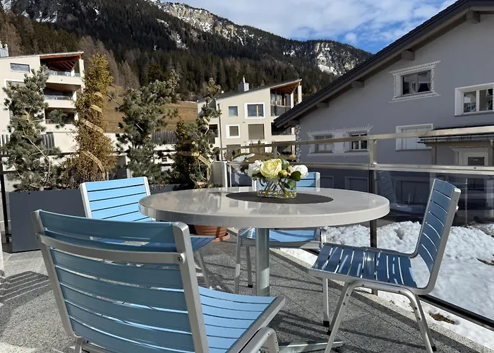 Stylish Apartment With Fireplace And Mountain View