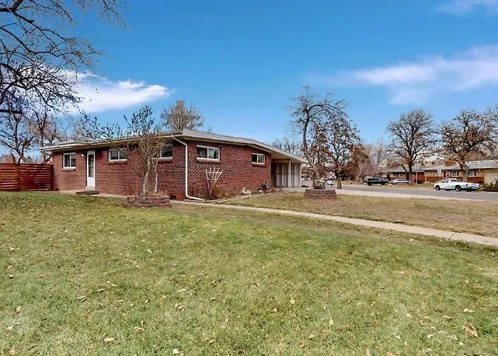 Charming Three Bedroom Home In Littleton