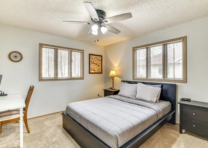 Spacious Holiday Island Escape W/ Deck & Gas Grill