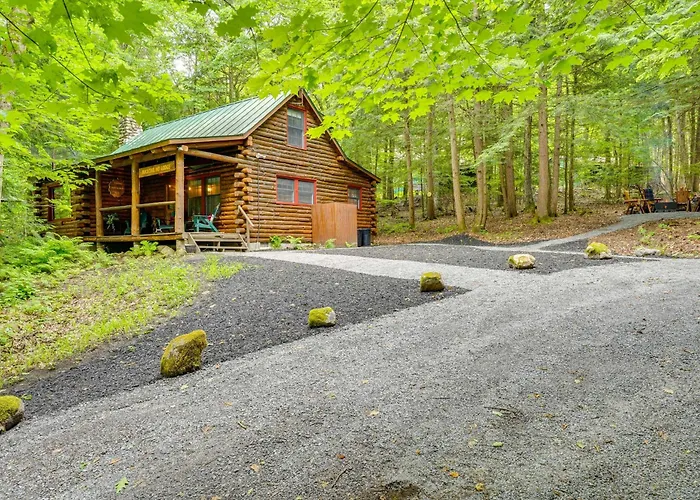 Lake & Beach Access At Lake Luzerne Cabin!