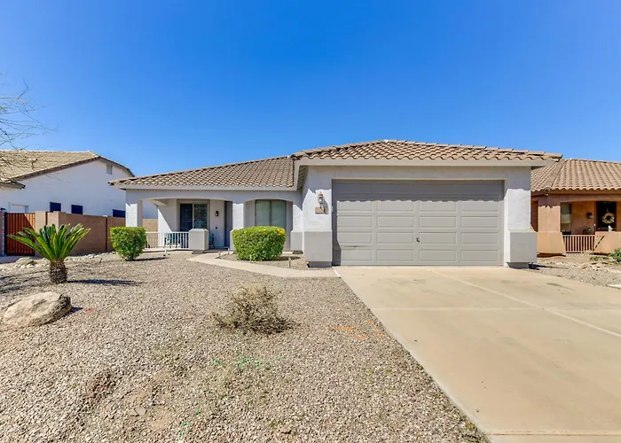 Group Getaway W/ Pool & Patio In San Tan Valley!