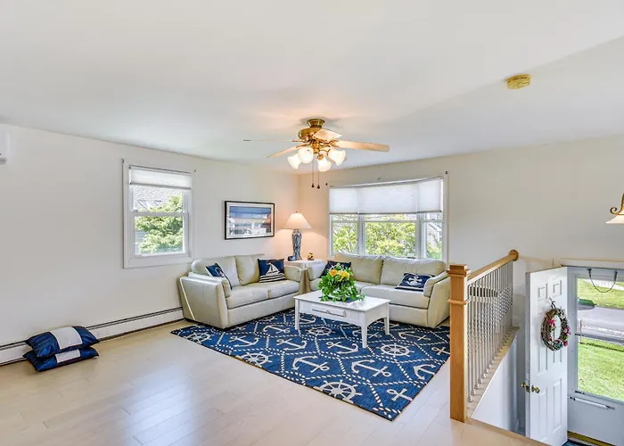 Coastal Home: 1 Mi To Beach, 2 Mi To Dtwn Newport!