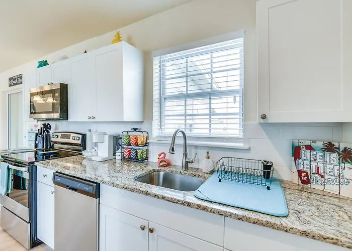 4 Mi To Beach: Charming Port Charlotte Home!