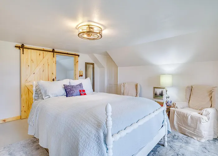 Lovely Rural Hixton Farmhouse W/ Porch & Fire Pit!