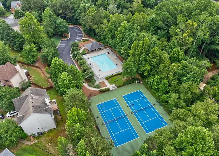 Relaxing 3Br Duplex Home W/ Pool & Patio