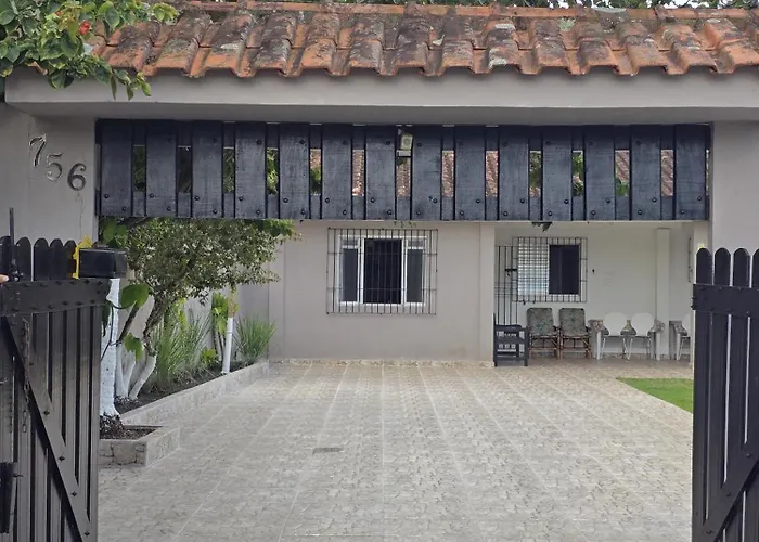 casa perto da praia, clima bom para descansar.