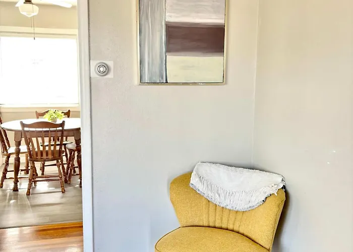 Historic 2 Bedroom Home In Old Town-Main Floor