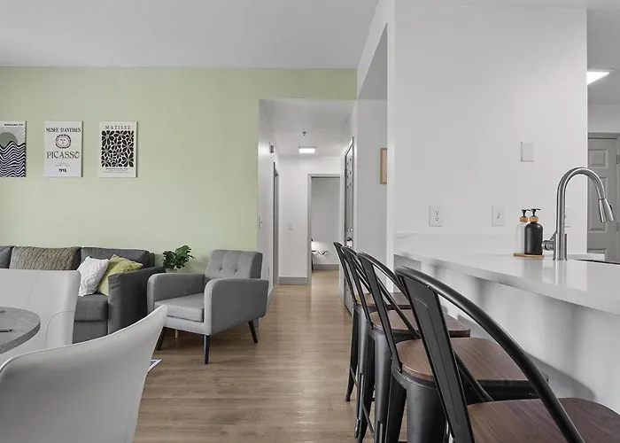 Cozy Urban Getaway - Free Parking, Gym, Stadium