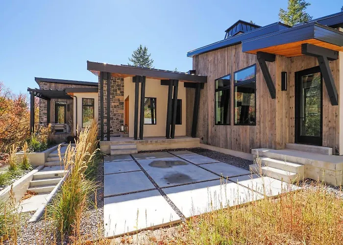 Modern 4Br Mountain Retreat Bbq Outdoor Dining