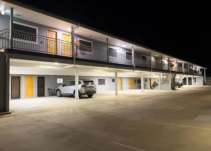 The Phoenix Artesian Spa Resort And Accommodation