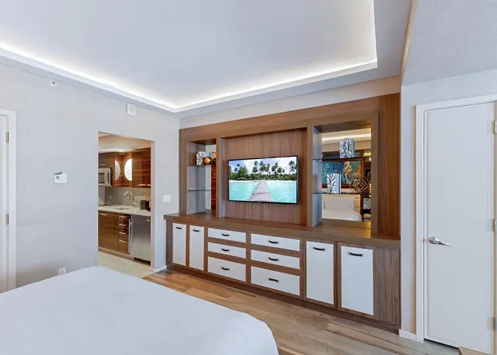 Stylish Oceanview Apartment Prime Location