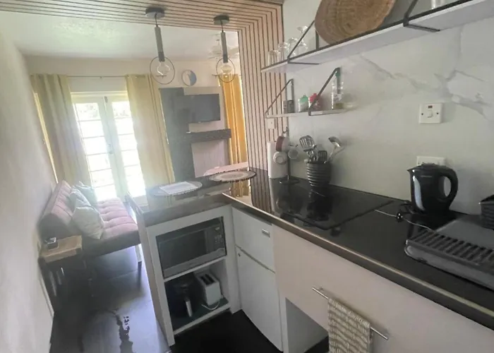 Scarlett Studios 1- Modern Studio For Holidays & Extended Stays -Near Ross University & Us Embassy- Accommodation With Optional Car Rental