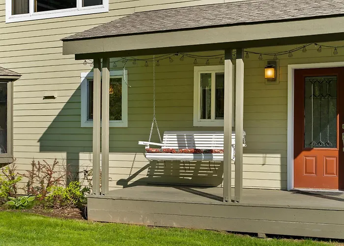 Lux Fly-Fishing Haven Near Glacier Park - Hot Tub