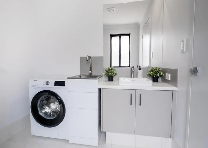 Guest Room With Ensuite & Private Entrance By P2 Living