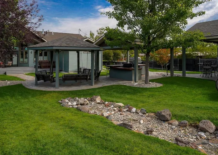 Entire Wunder Mine Estate Sleeps 20 Hot Tub Outdoor Kitchen Firepit