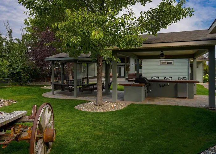 Entire Wunder Mine Estate Sleeps 20 Hot Tub Outdoor Kitchen Firepit