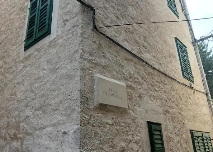 Torriano Holiday House