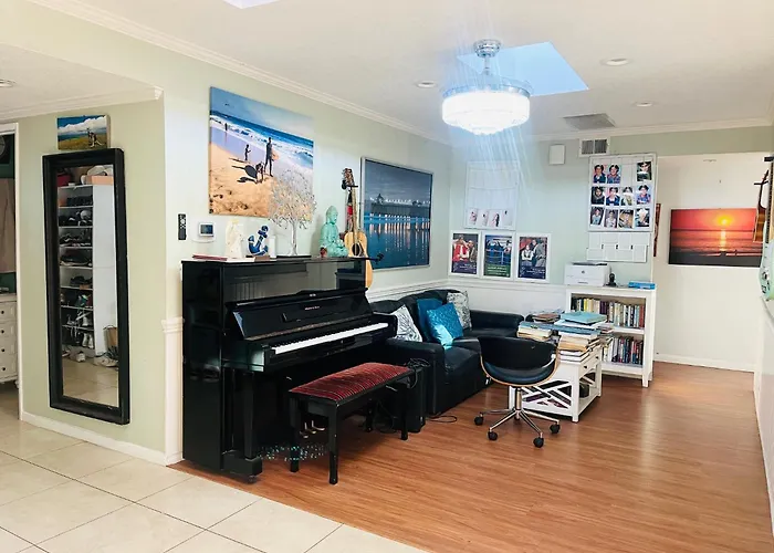 Costa Mesa Homestay - Private Rooms With 2 Shared Baths And Hosts Onsite