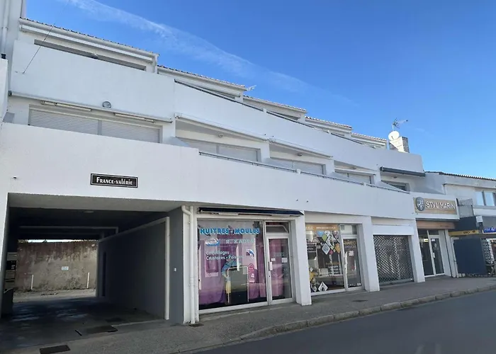 Appartement 2 Pieces Avec Balcon Et Parking Prive