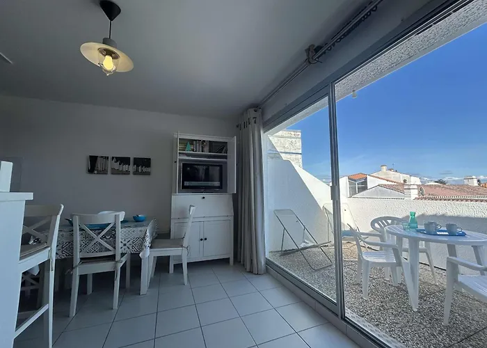 Appartement 2 Pieces Avec Balcon Et Parking Prive