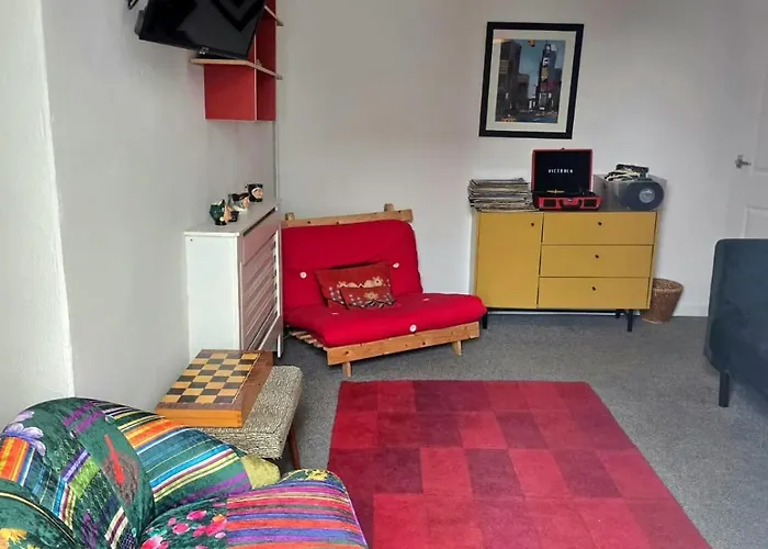 Inalong - Quirky Property With Sea Views Above An Ale House
