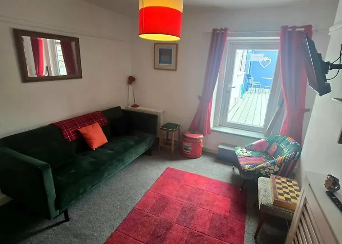 Inalong - Quirky Property With Sea Views Above An Ale House