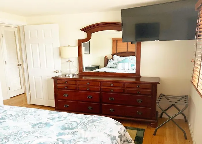 Bay Side Cape In Desirable Surf City Lbi - 4 Bedroom 2 Bath With Private Yard