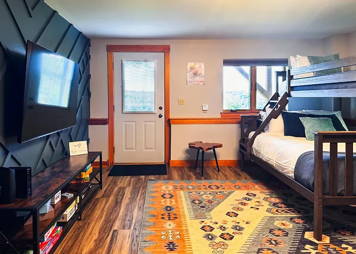 Sunset, Lake And Mtn View, Theater, Hot Tub, Xbox, Close To Sunday River