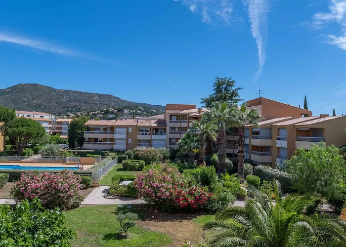 Superbe T3 Clim / Piscine / Commerces Et Plages.