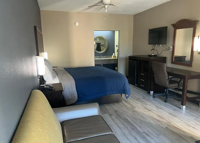 Deluxe Inn & Suites