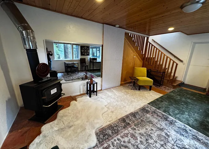 Ravens Nest Tranquil Forest Suite 5 Min To Downtown Arcata With Stunning Redwood Views