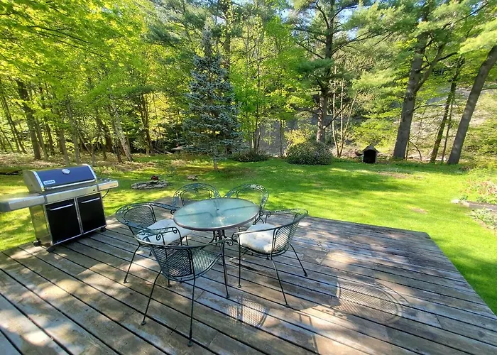 Entire Rustic Farmhouse Minutes From Jay Peak