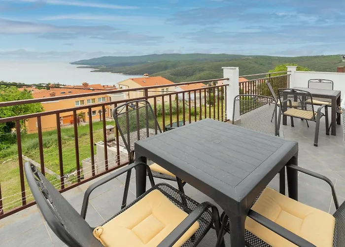 3 Bedroom Cozy Home In Rabac